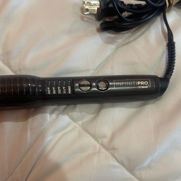 NWOT Sleek Black and Silver Curling Wand - Picture 2 of 5